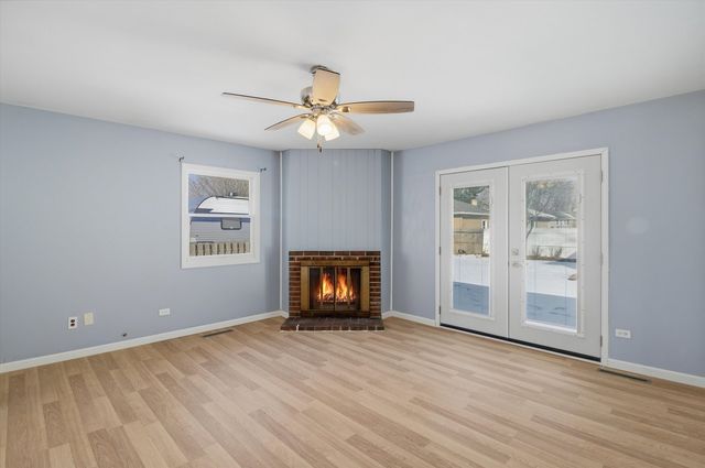 534 Desmond Drive, Woodstock, IL 60098