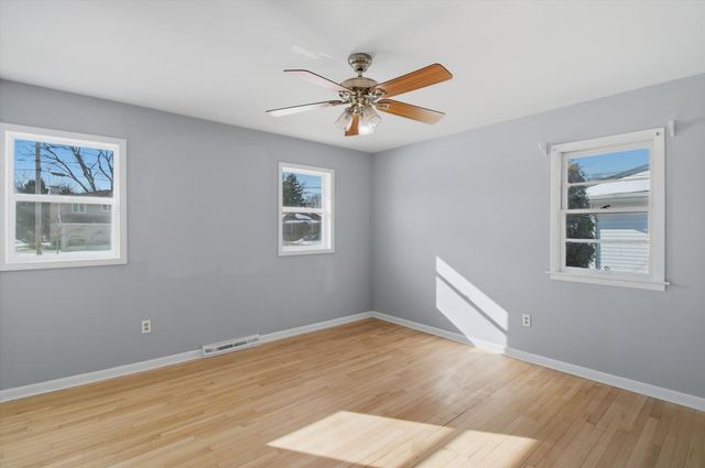 534 Desmond Drive, Woodstock, IL 60098