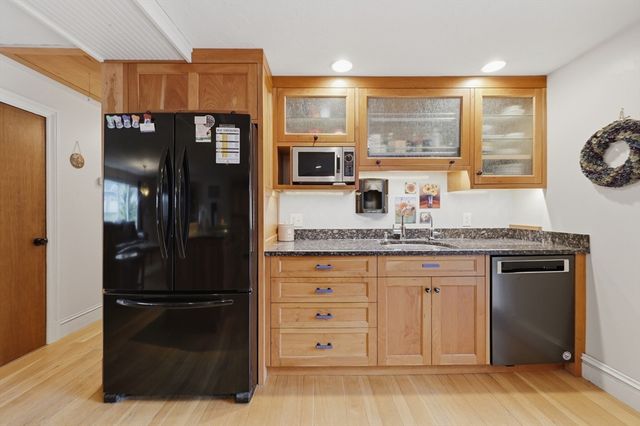 128 Derby St, Worcester, MA 01604