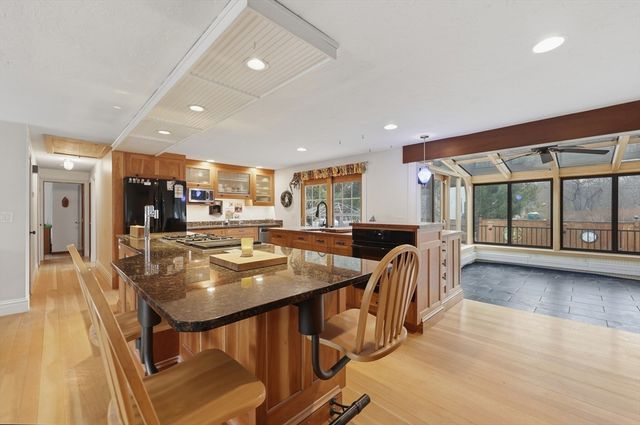 128 Derby St, Worcester, MA 01604