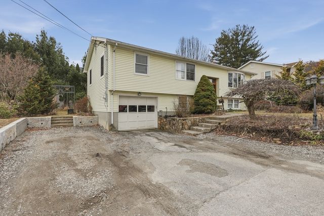 128 Derby St, Worcester, MA 01604