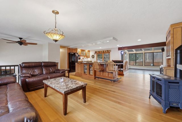 128 Derby St, Worcester, MA 01604