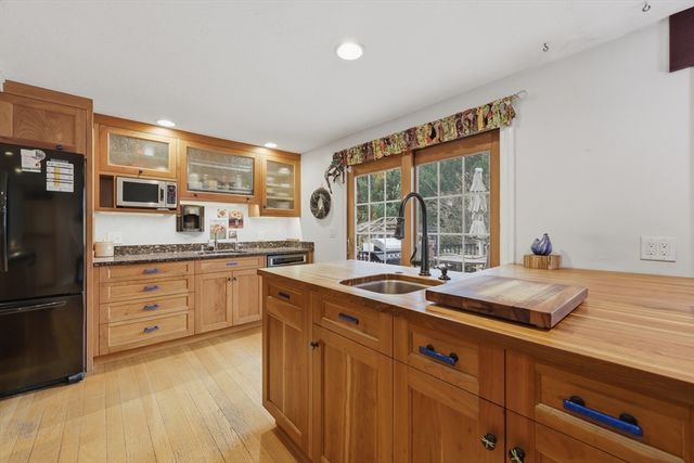 128 Derby St, Worcester, MA 01604