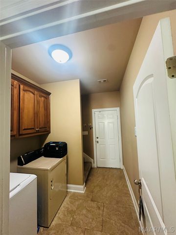 94 Sunnybrook Court, Deatsville, AL 36022