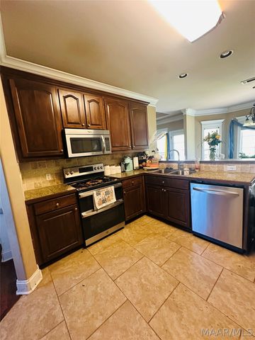 94 Sunnybrook Court, Deatsville, AL 36022