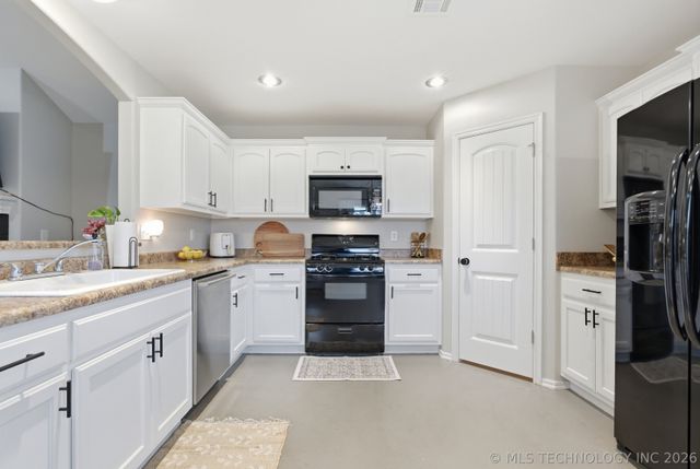 10324 S Olmsted Place, Jenks, OK 74037