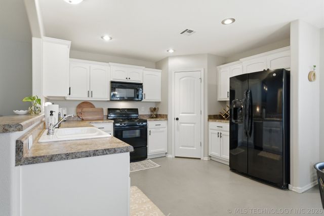 10324 S Olmsted Place, Jenks, OK 74037