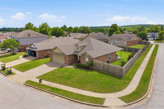 10324 S Olmsted Place, Jenks, OK 74037