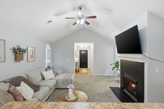 10324 S Olmsted Place, Jenks, OK 74037