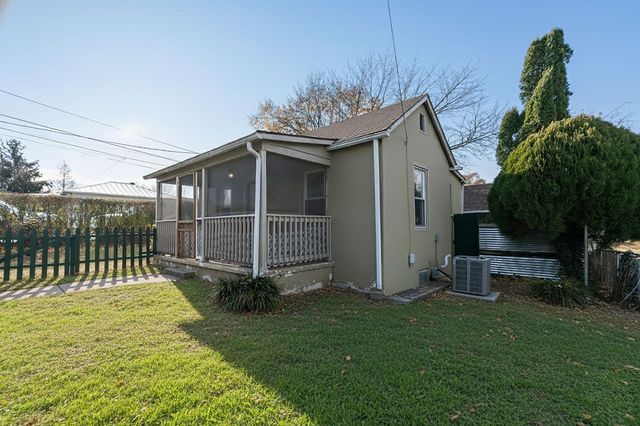 300 HIGHLAND AVE, Staunton, VA 24401