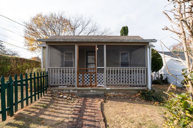 300 HIGHLAND AVE, Staunton, VA 24401