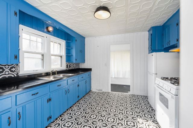 300 HIGHLAND AVE, Staunton, VA 24401