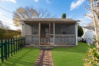 300 HIGHLAND AVE, Staunton, VA 24401