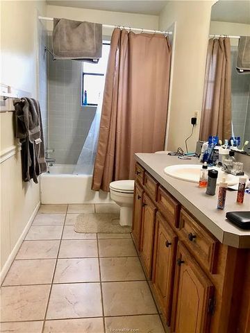 1111 Hardwood Lane, College Station, TX 77840