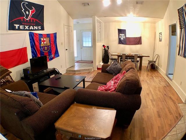 1111 Hardwood Lane, College Station, TX 77840