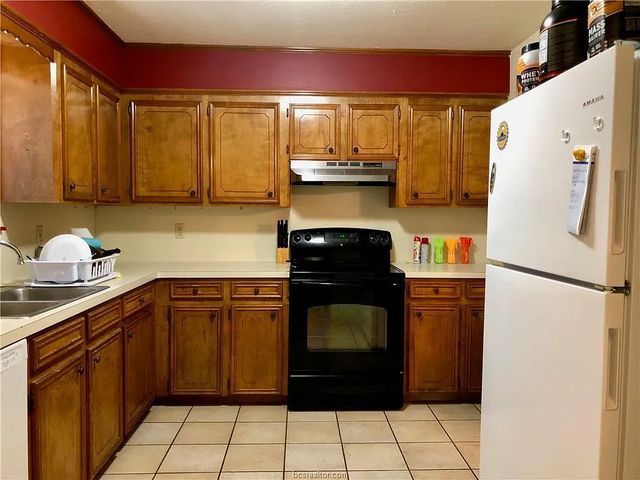 1111 Hardwood Lane, College Station, TX 77840