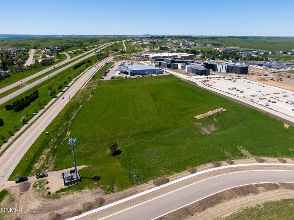 520,550, Old Red Trail, Mandan, ND 58554 photo 4