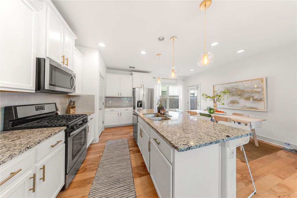 808 Cottage Bank TRL 14, Austin, TX 78748