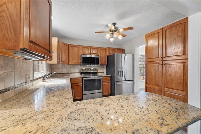 6712 Charles Street, Shawnee, KS 66216