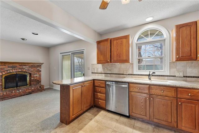 6712 Charles Street, Shawnee, KS 66216