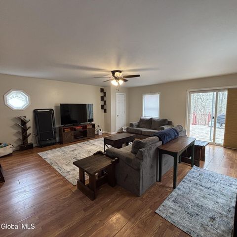 252 Nys Rt 32, Saratoga, NY 12871