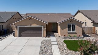 1386 W Sawtooth Place, Hanford, CA 93230