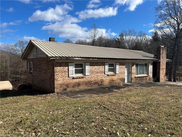 2990 Pipers Gap Road, Mount Airy, NC 27030
