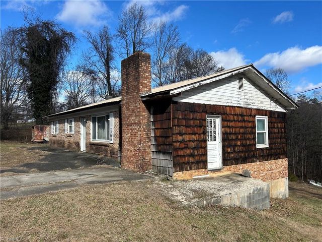 2990 Pipers Gap Road, Mount Airy, NC 27030