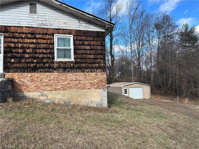 2990 Pipers Gap Road, Mount Airy, NC 27030