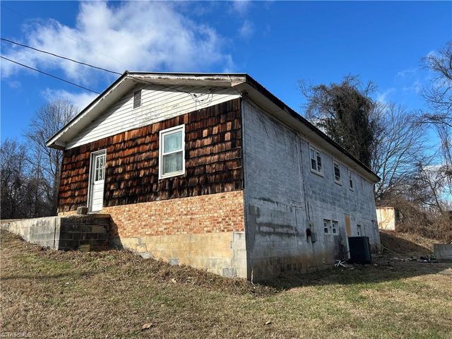 2990 Pipers Gap Road, Mount Airy, NC 27030