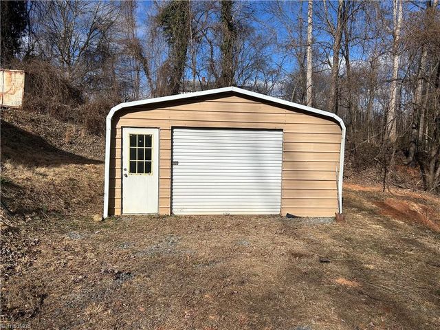 2990 Pipers Gap Road, Mount Airy, NC 27030