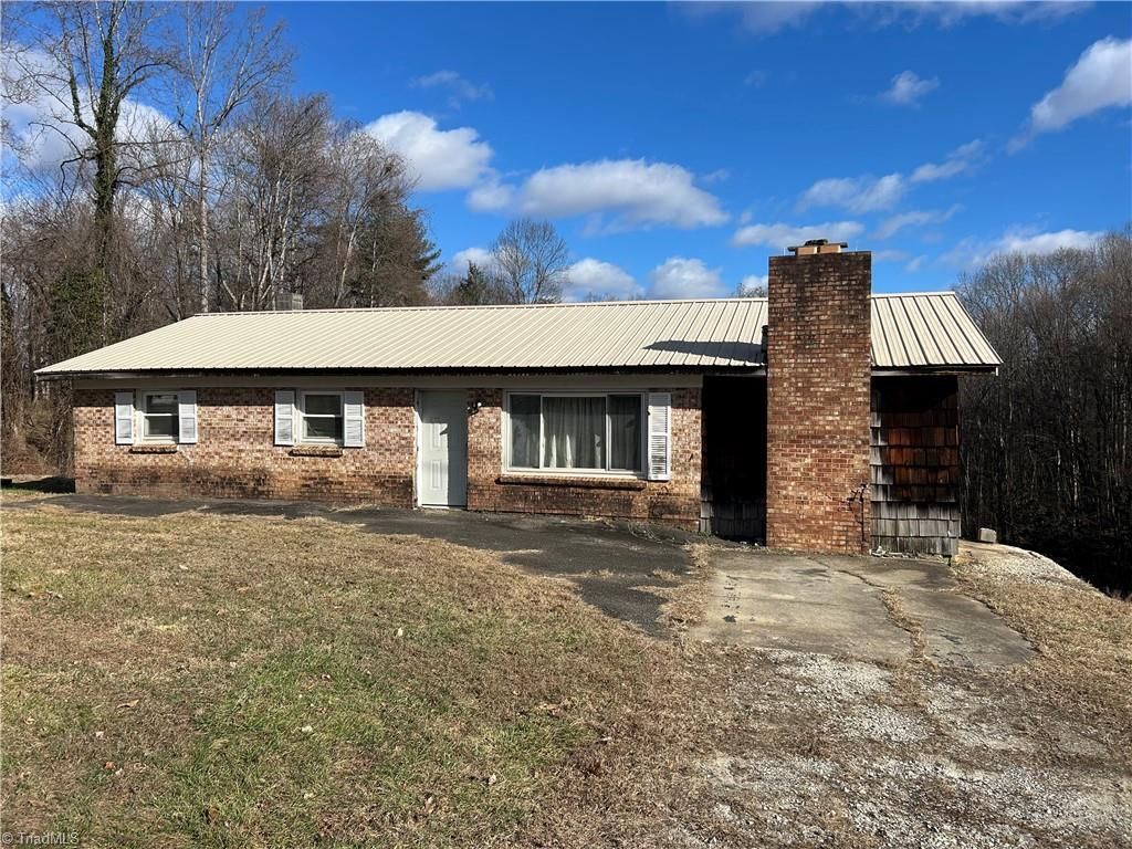 2990 Pipers Gap Road, Mount Airy, NC 27030