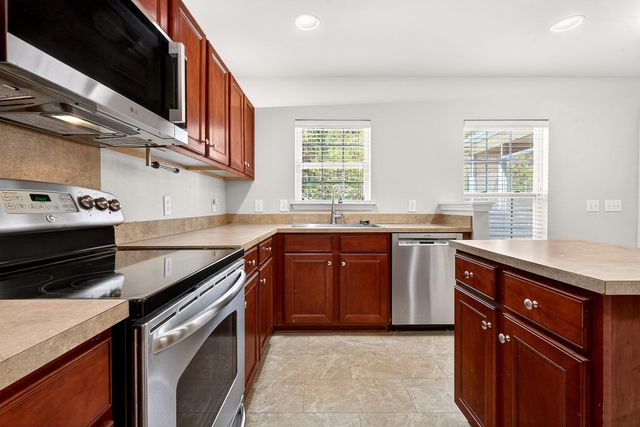 110 Avalon Road, Summerville, SC 29483