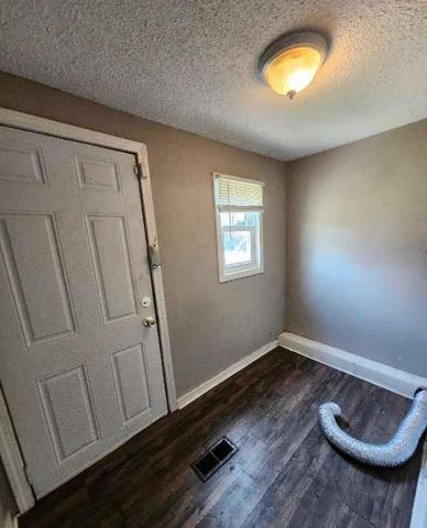 2203 Agnes Avenue, Kansas City, MO 64127