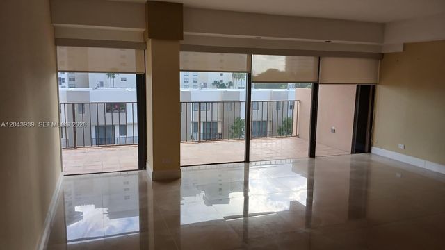1800 NE 114th St 508, Miami, FL 33181
