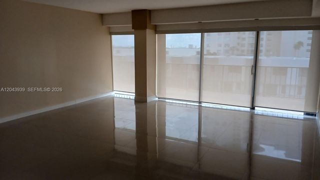 1800 NE 114th St 508, Miami, FL 33181