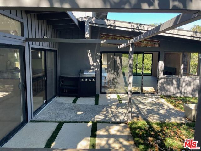 15434 Mulholland Drive, Los Angeles, CA 90077