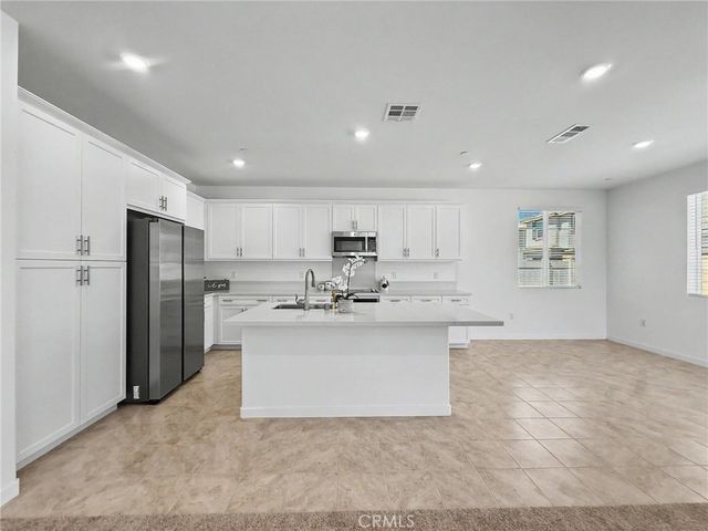 1366 Thunderbolt Lane, Rialto, CA 92376