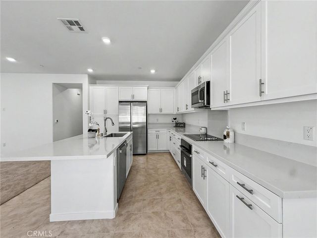 1366 Thunderbolt Lane, Rialto, CA 92376