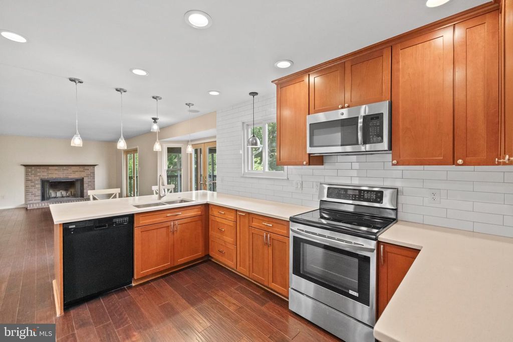 1459 KINGSVALE CIR, Herndon, VA 20170