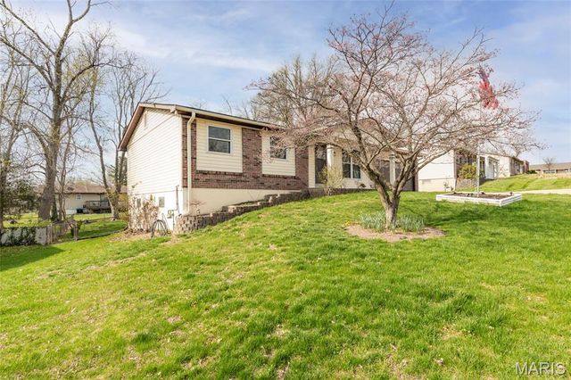 3518 Canterbury Drive, St Charles, MO 63303