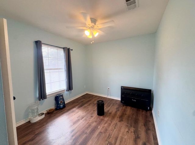 612 Cardinal ST, Elgin, TX 78621