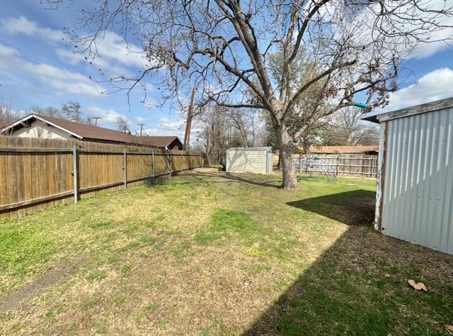 612 Cardinal ST, Elgin, TX 78621