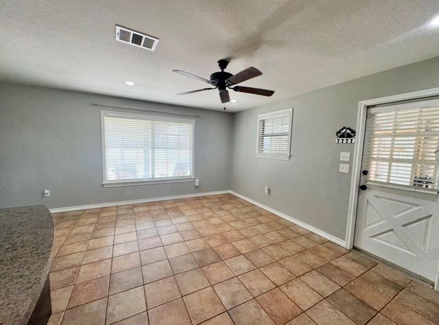 612 Cardinal ST, Elgin, TX 78621