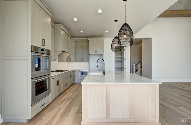 5876 S Pinpoint Way, Meridian, ID 83642