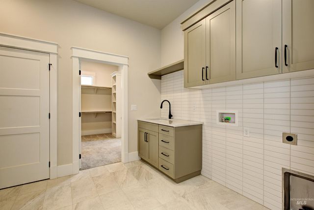 5876 S Pinpoint Way, Meridian, ID 83642