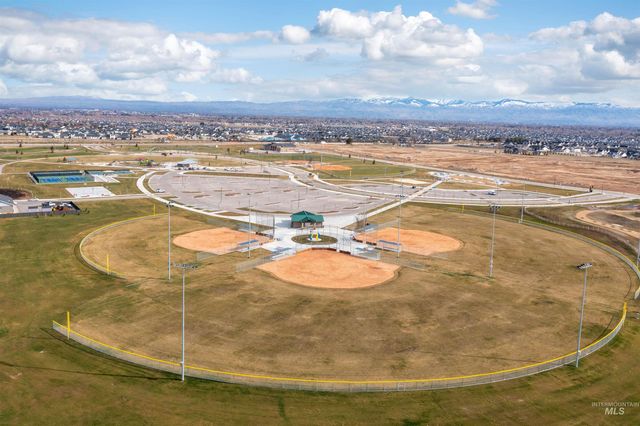 5876 S Pinpoint Way, Meridian, ID 83642