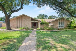 8702 Balcones Club DR, Austin, TX 78750