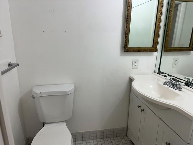 3090 NW 46th Avenue 212C, Lauderdale Lakes, FL 33313