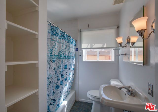 1548 Cabrillo Avenue, Los Angeles, CA 90291